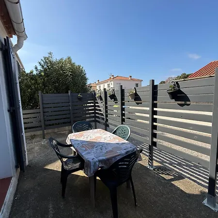 Appartememt Pres De La Avec Terrasse N1 *